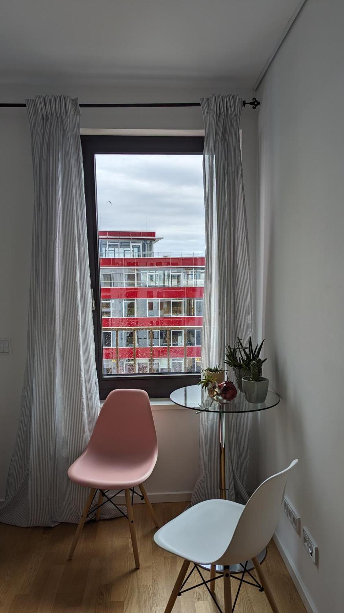 Either Private 2B2B Or Shared 1B1B, Luxury, Bright, Spacious Berlin Room photo